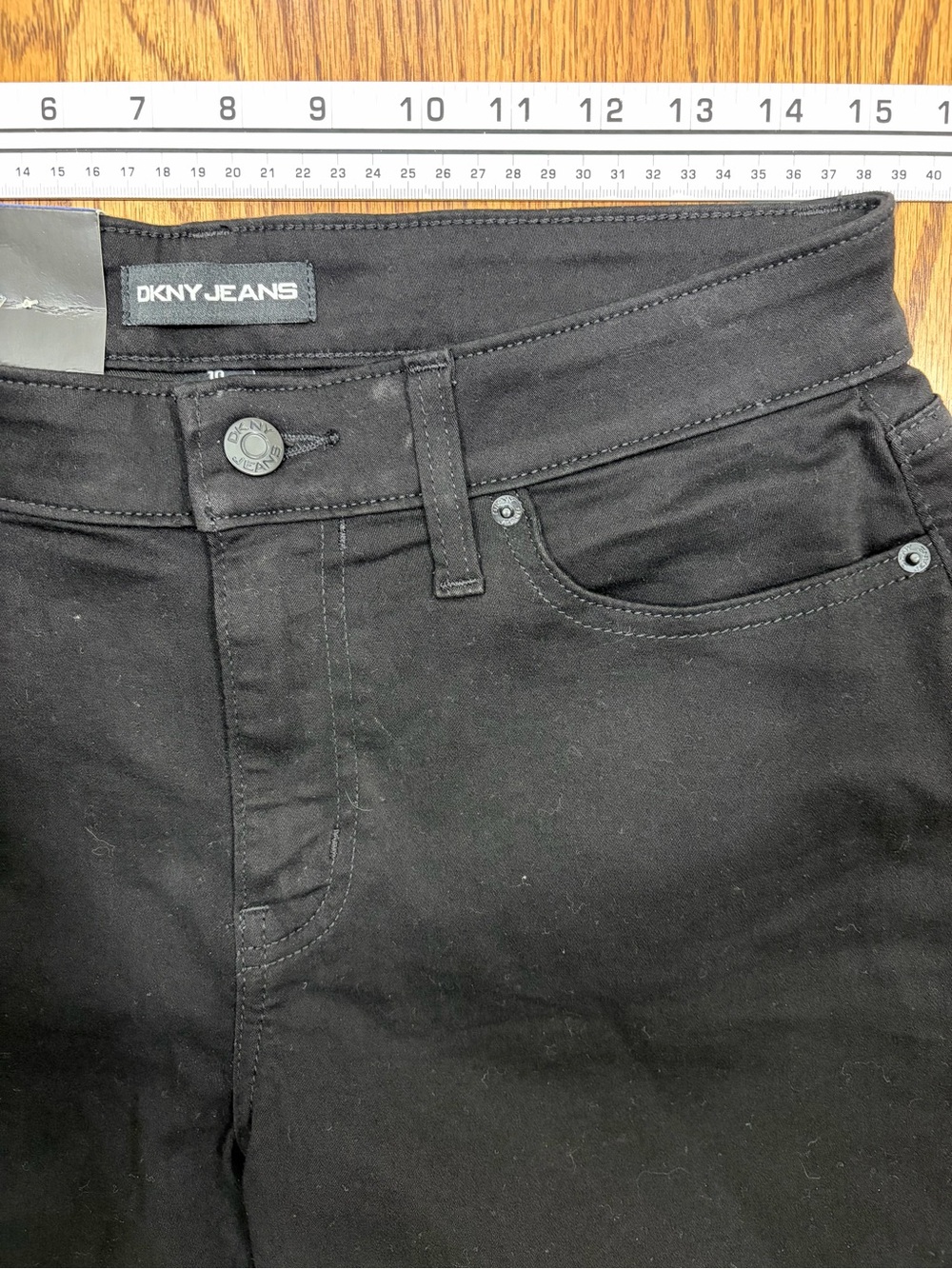 NWT DKNY Jeans 9" Black Midweight Stretchy Cuffed Bermuda Shorts (10) - Picture 6 of 14